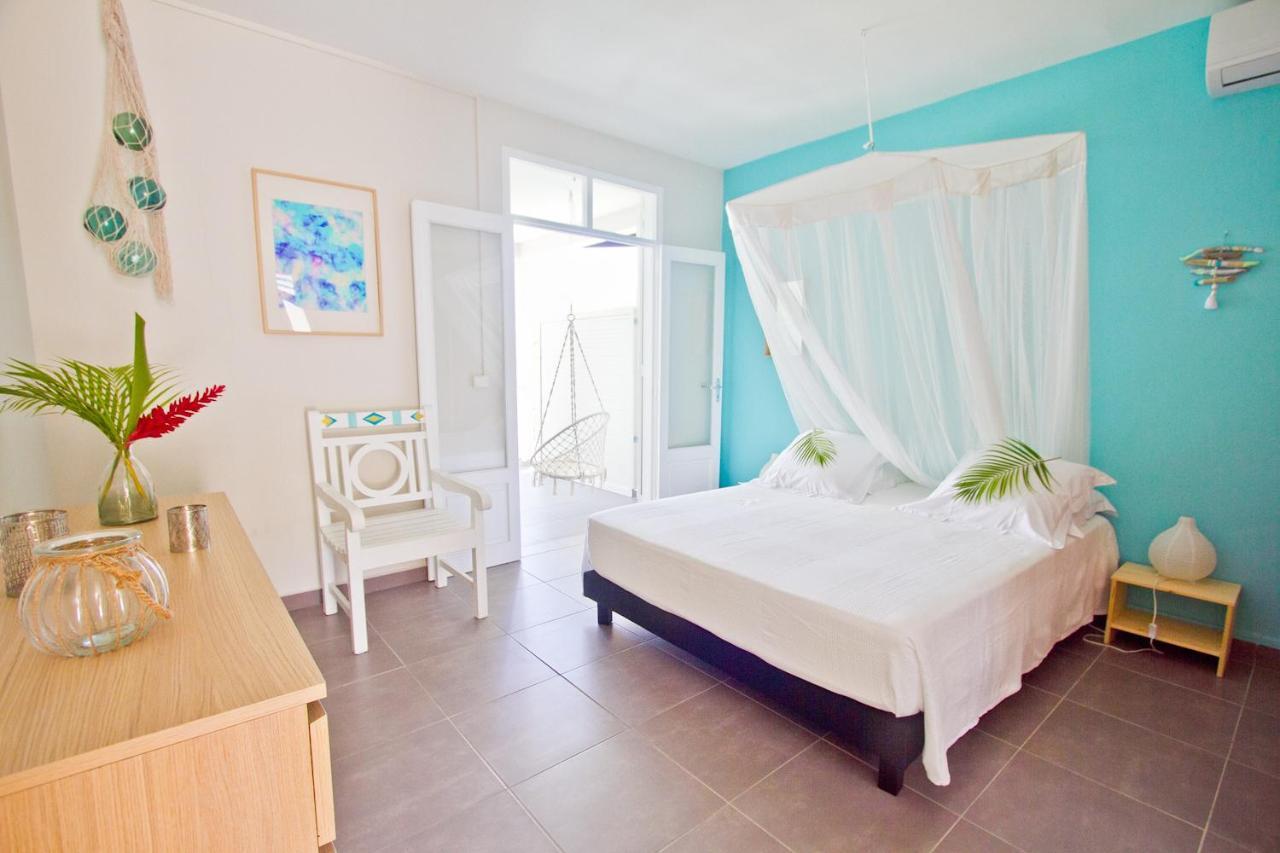 Appartement Tillet. O Coeur de Deshaies. Buitenkant foto