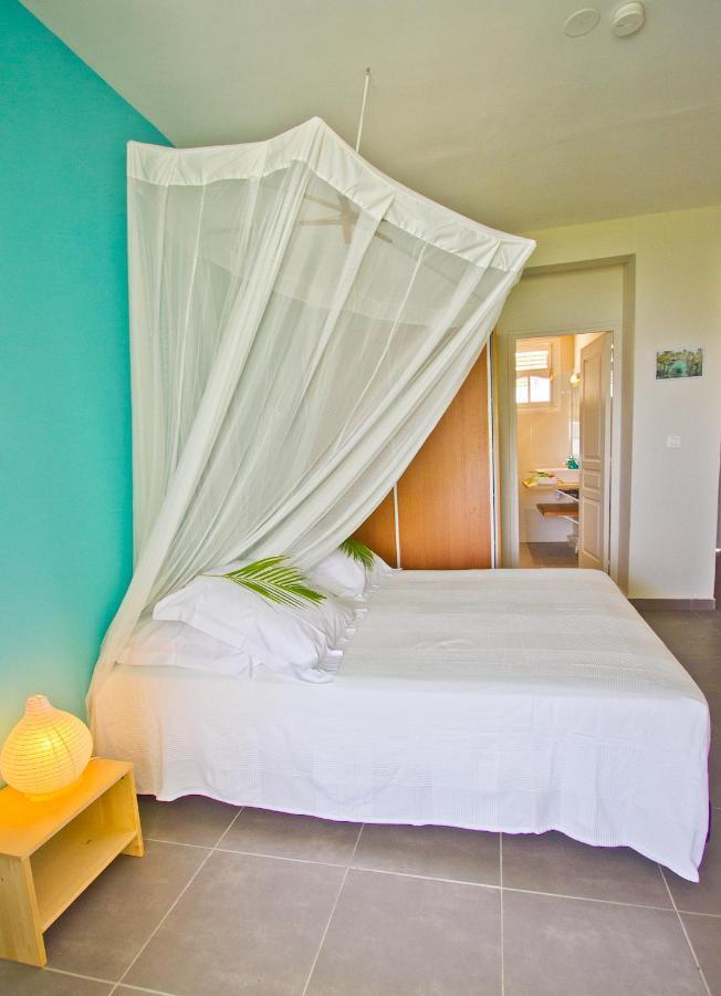 Appartement Tillet. O Coeur de Deshaies. Buitenkant foto